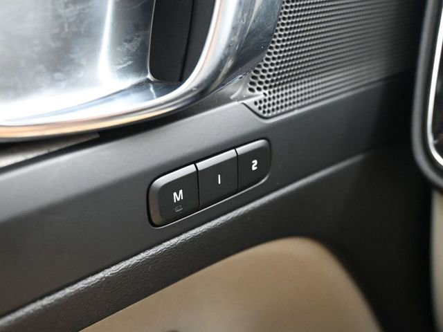 Used 2024 Volvo XC40 B5 Plus w/ Protection Package Premier image 29