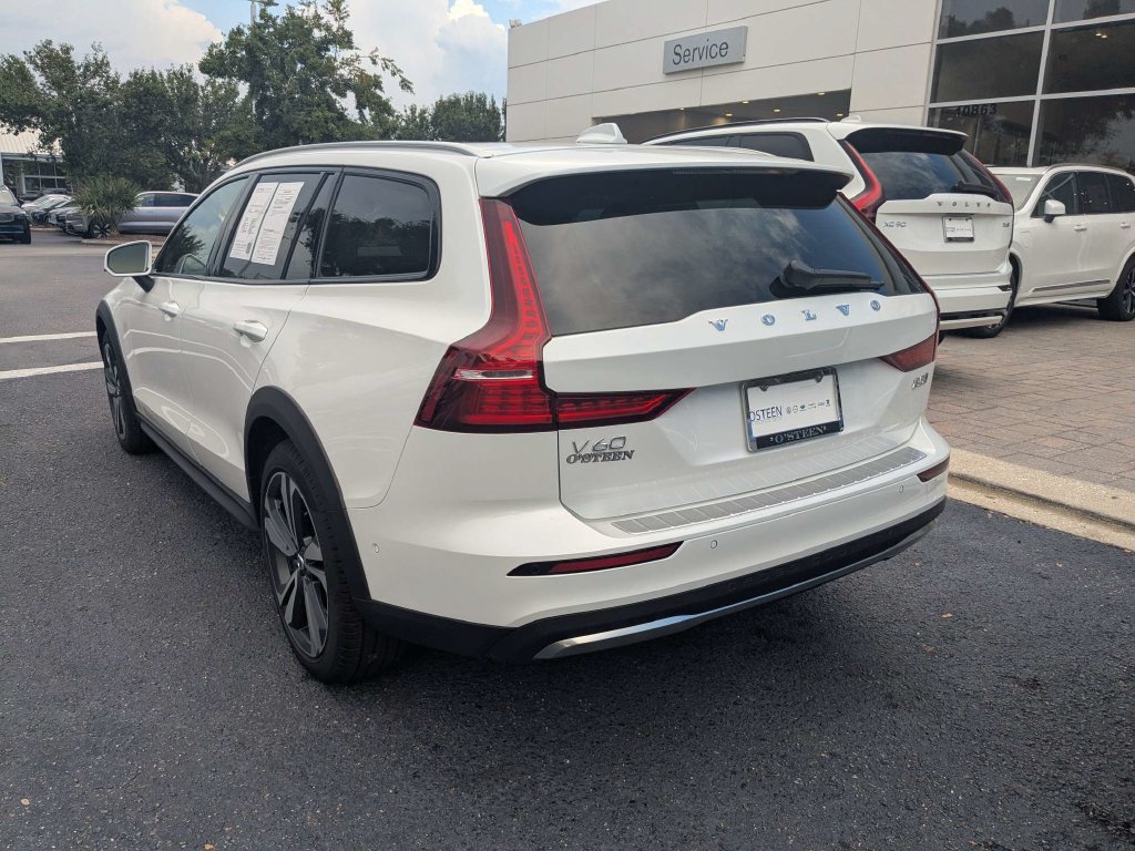 Used 2026 Volvo V60 B5 Cross Country Plus w/ Protection Package Premier AWD/4WD image 4