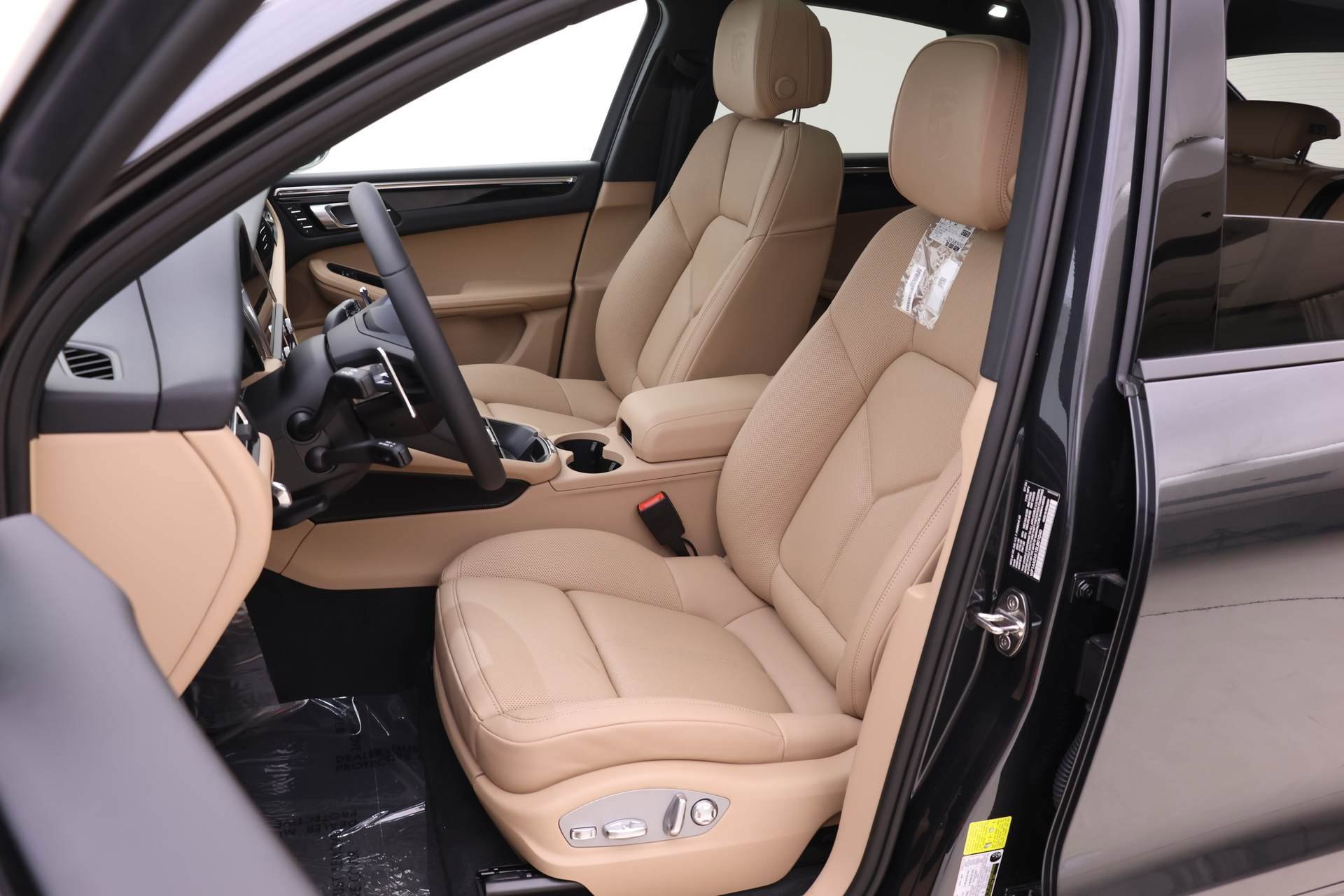 Used 2025 Porsche Macan image 7