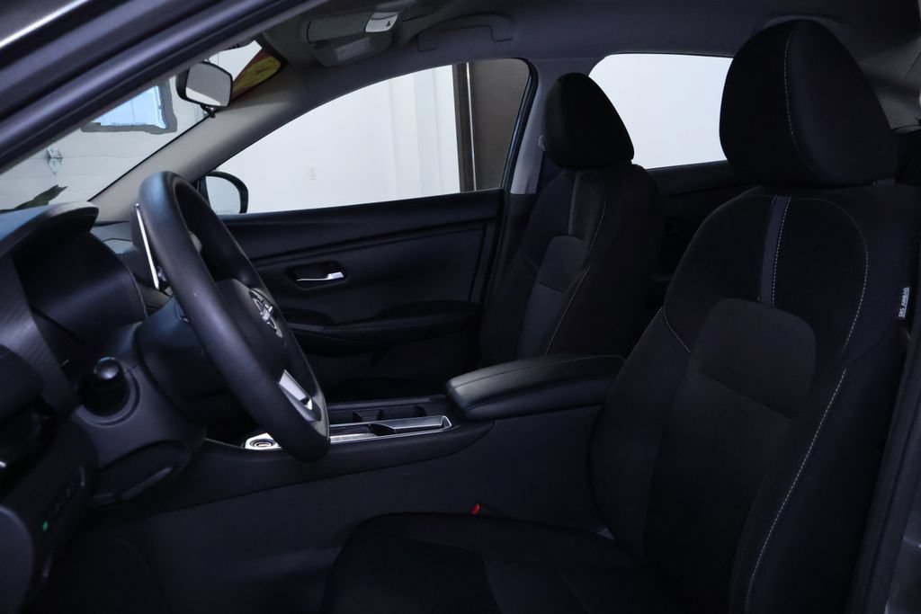 Used 2025 Nissan Sentra SV FWD image 13