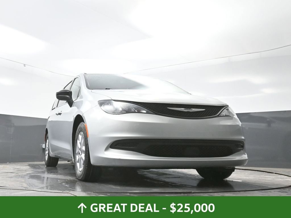 Used 2024 Chrysler Voyager LX image 52