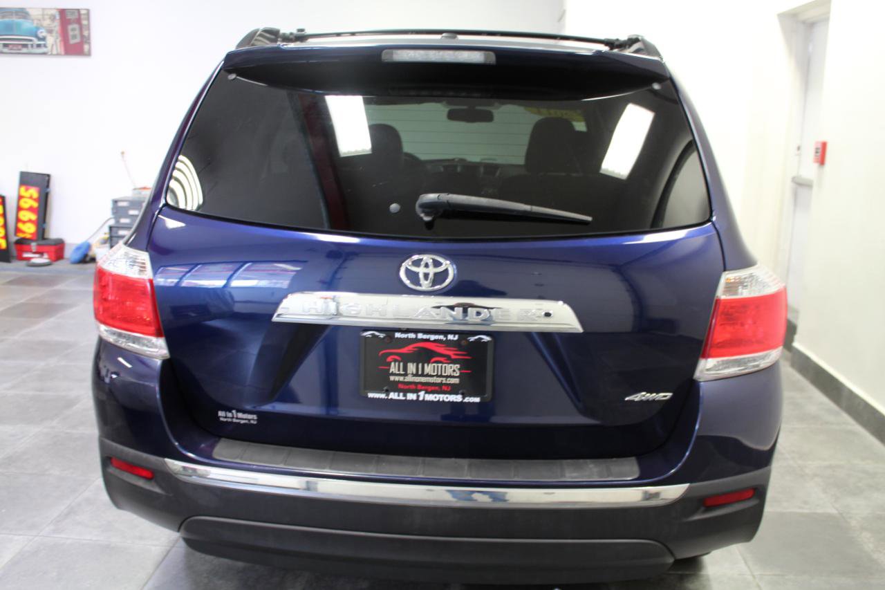 Used 2011 Toyota Highlander Limited w/ Tow Pkg AWD/4WD image 5