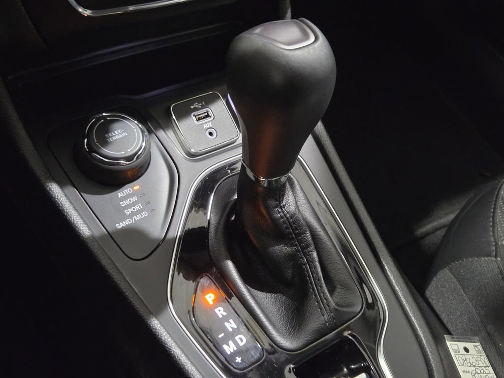 Used 2019 Jeep Cherokee Limited image 9