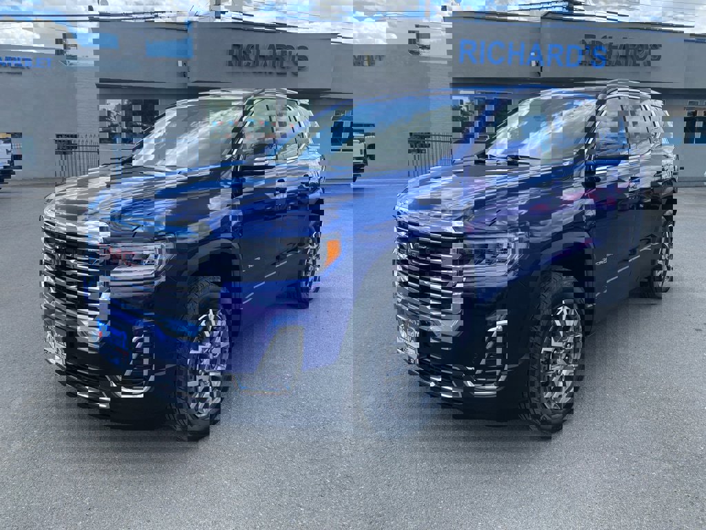 Used 2023 GMC Acadia SLE image 9