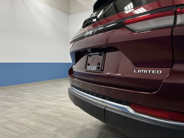 Used 2022 Jeep Grand Cherokee Limited w/ Luxury Tech Group II image 35