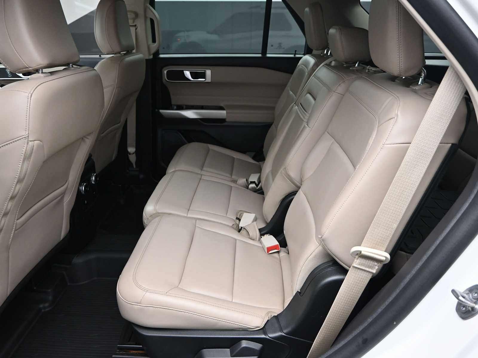 Used 2022 Ford Explorer XLT w/ Equipment Group 202A image 18