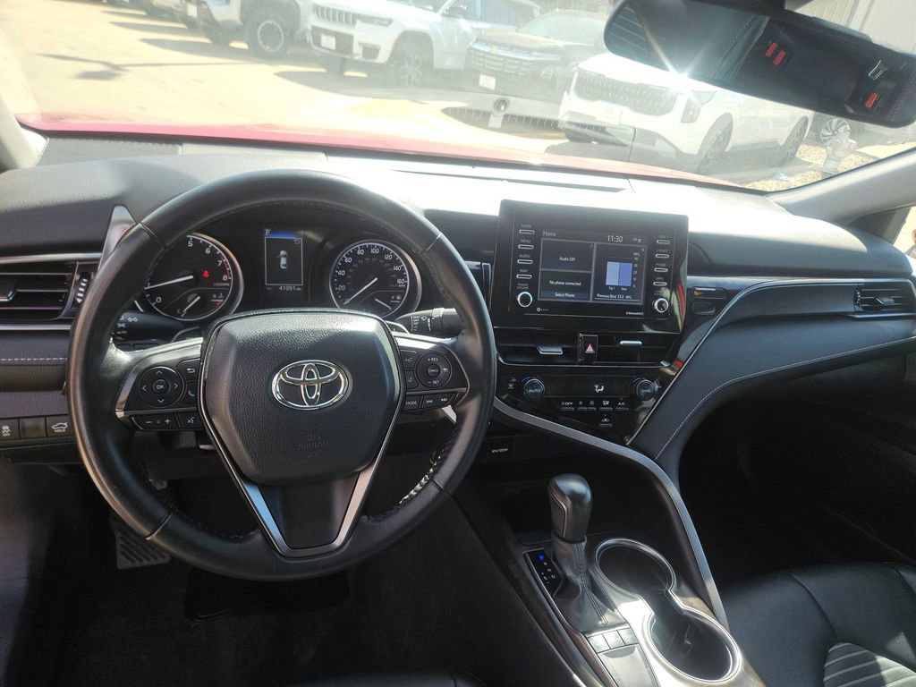 Used 2024 Toyota Camry SE image 16