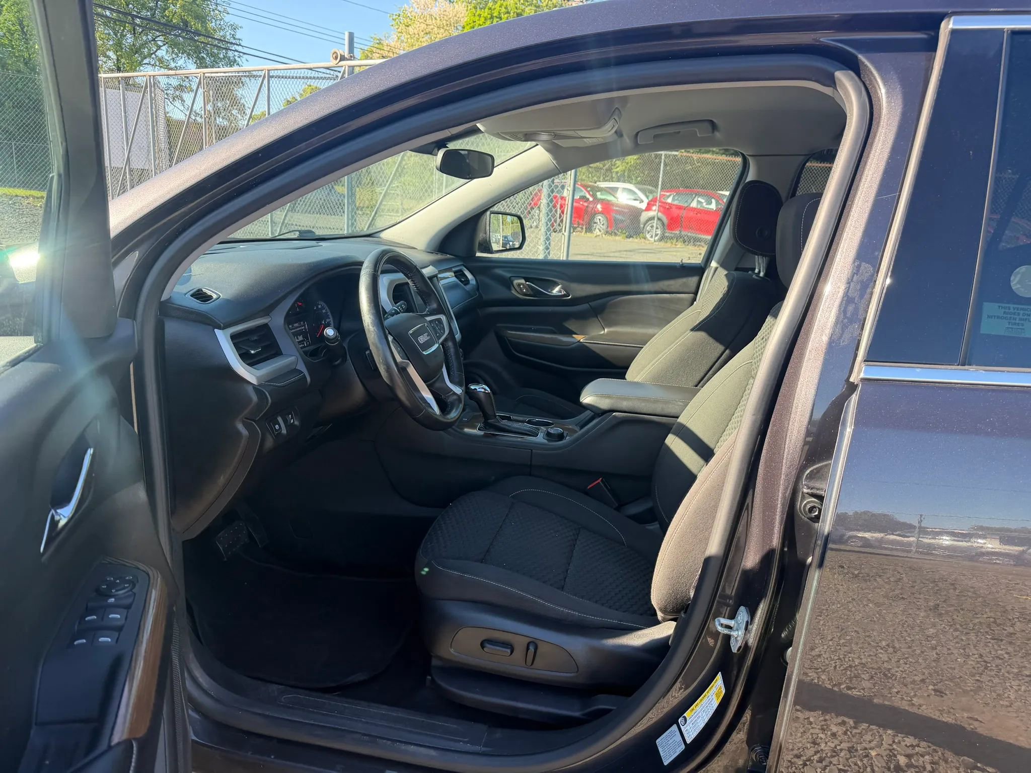 Used 2017 GMC Acadia SLE AWD/4WD image 25