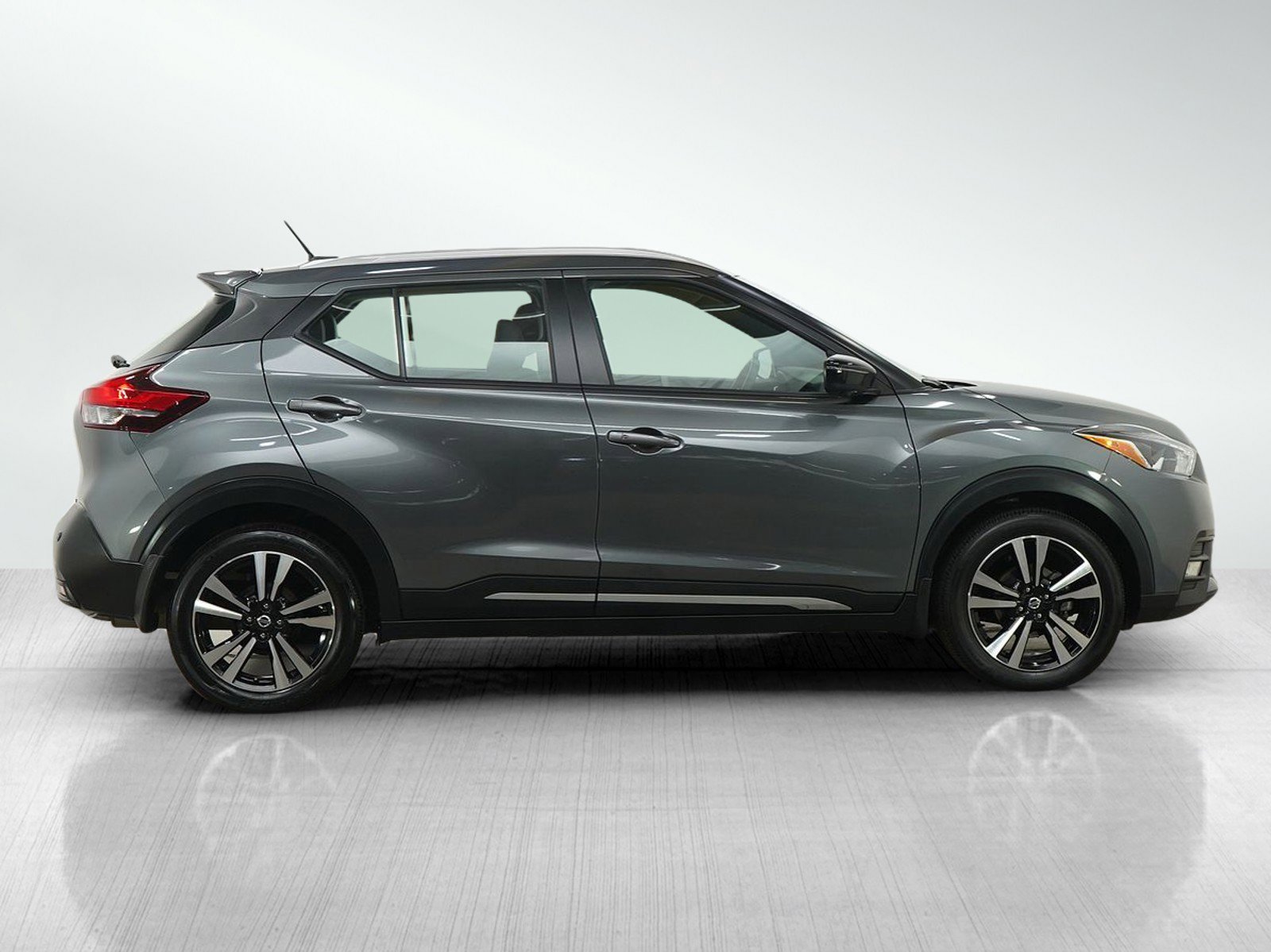 Used 2020 Nissan Kicks SR w/ SR Premium Package image 6