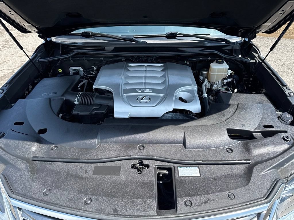 Used 2021 Lexus LX 570 4WD w/ Luxury Package image 8