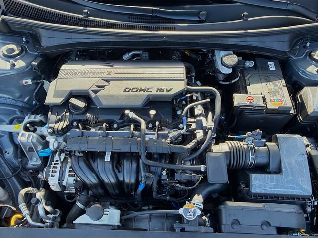 Certified 2025 Hyundai Elantra SEL FWD image 28