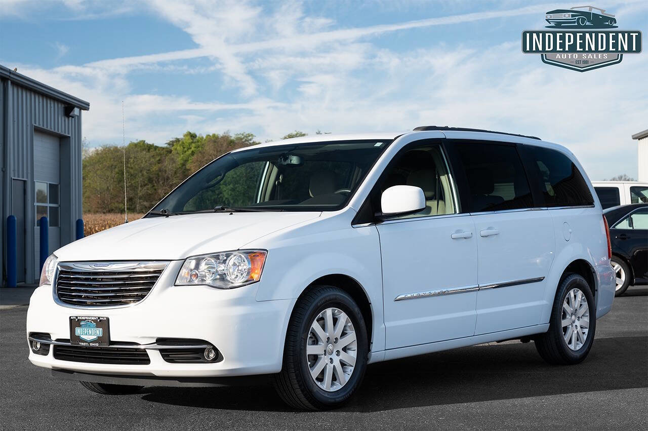 Used 2014 Chrysler Town & Country Touring image 5
