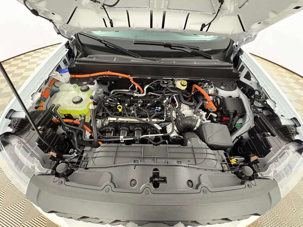 New 2026 Ford Maverick XLT w/ XLT Luxury Package FWD image 31
