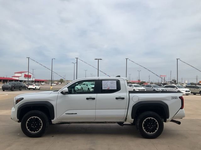 Used 2025 Toyota Tacoma TRD Off-Road AWD/4WD image 32