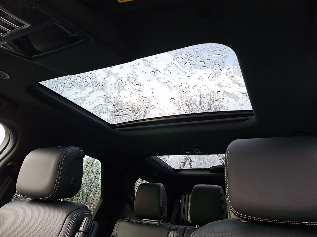 Used 2025 Land Rover Discovery S AWD/4WD image 12