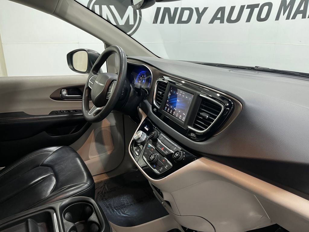 Used 2020 Chrysler Voyager Lxi image 18