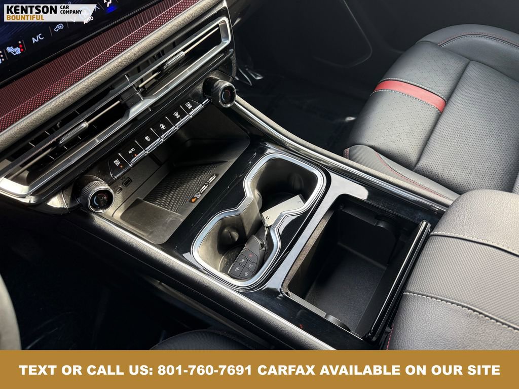 Used 2024 Chevrolet Traverse RS image 25