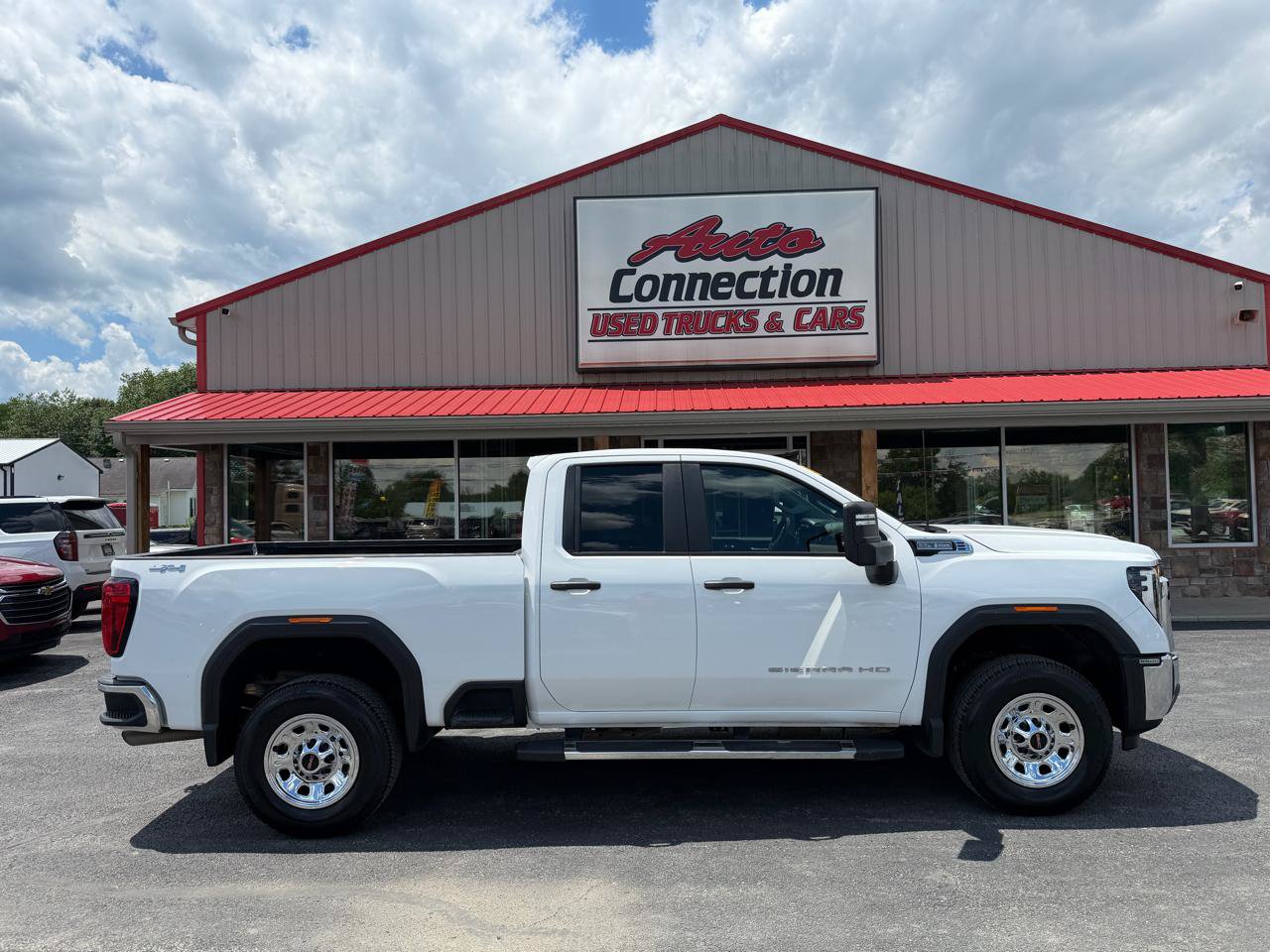 Used 2024 GMC Sierra 2500 Pro AWD/4WD image 3