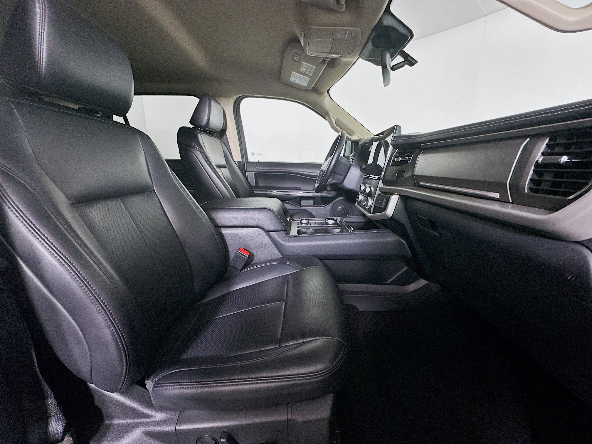 Used 2024 Ford Expedition XLT image 33