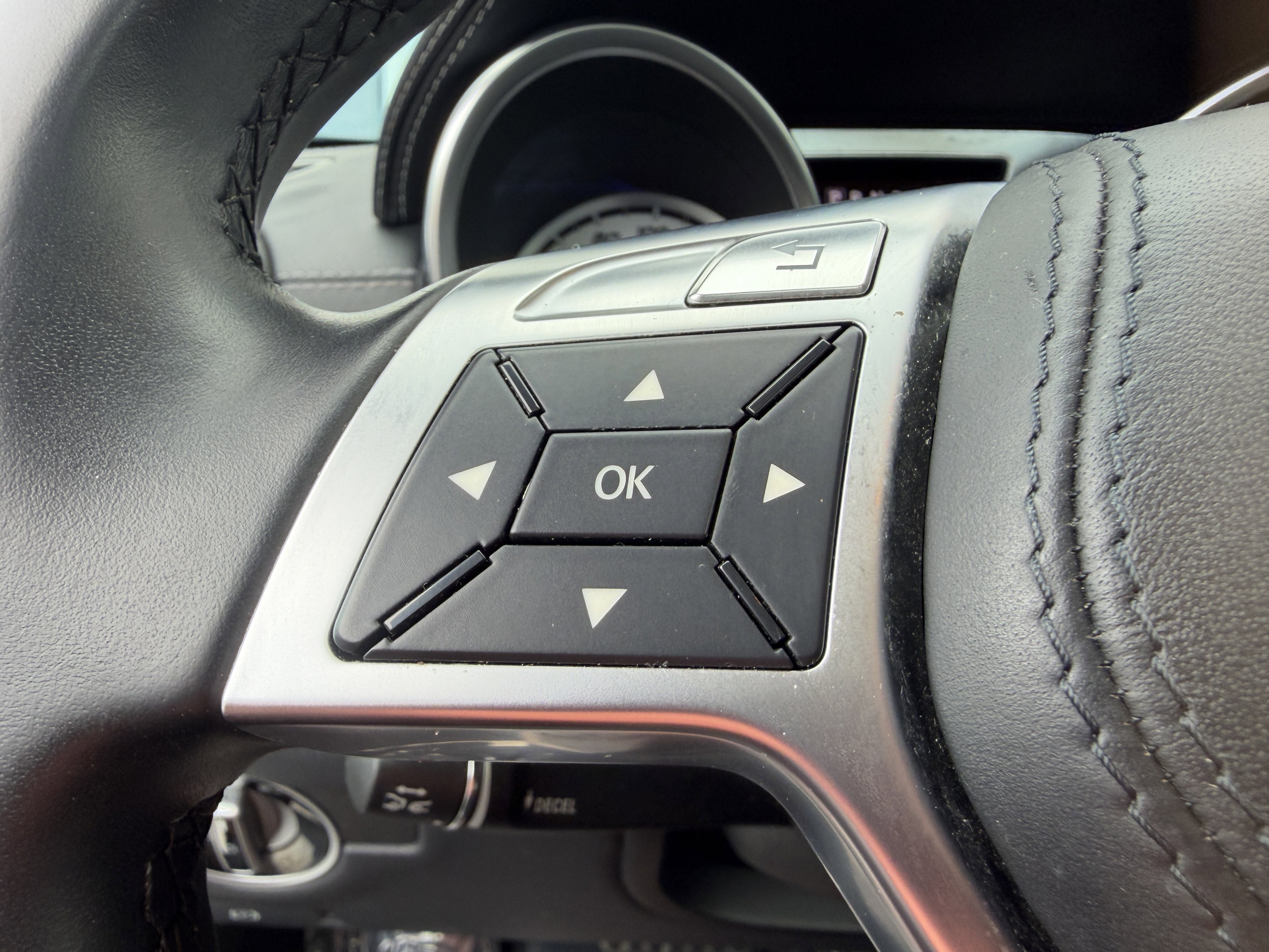 Used 2013 Mercedes-Benz SL 550 image 32