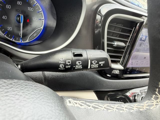 Used 2023 Chrysler Pacifica Touring-L FWD image 34