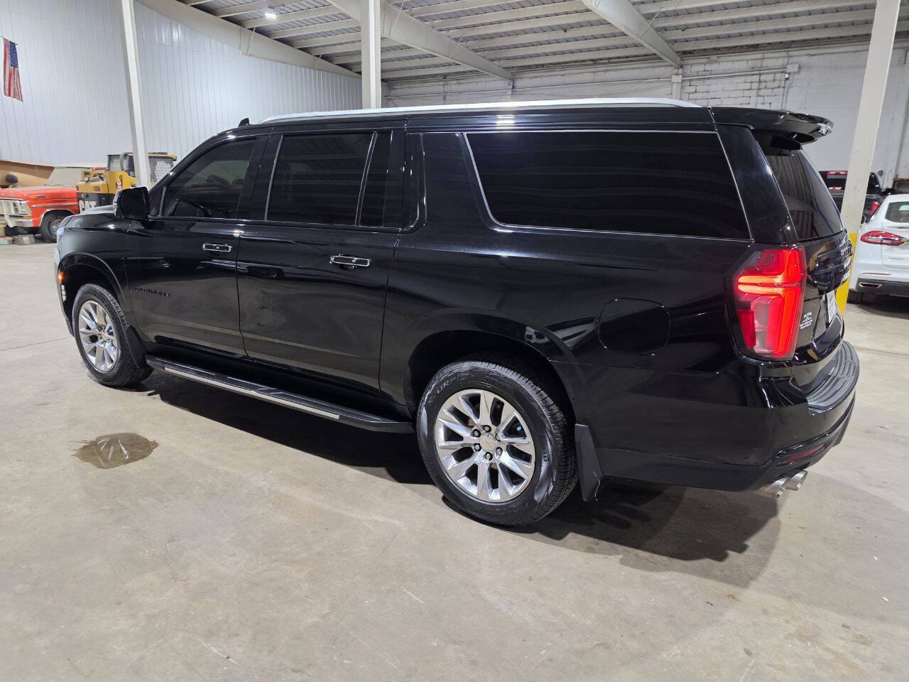 Used 2023 Chevrolet Suburban Premier AWD/4WD image 9
