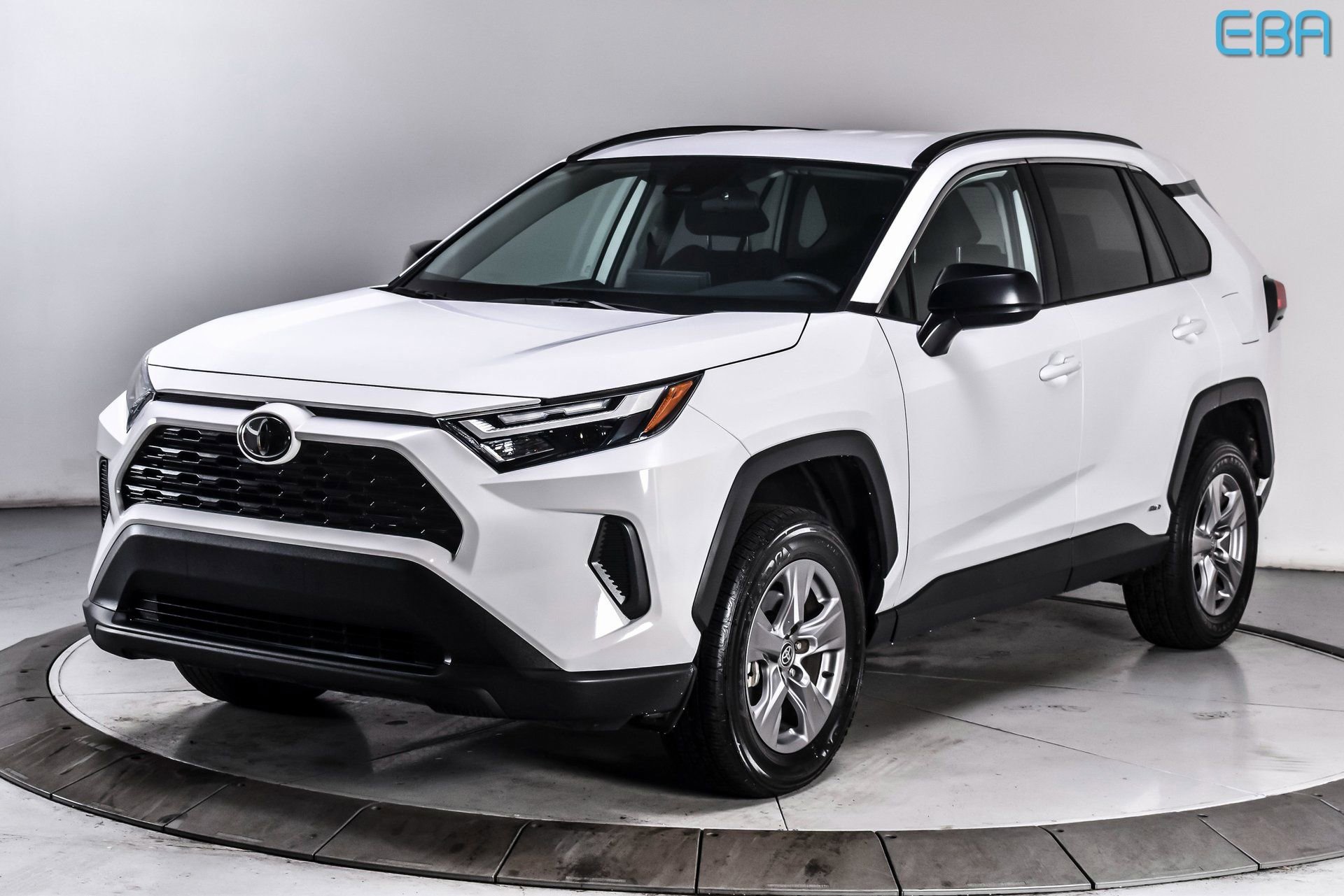 Used 2025 Toyota RAV4 LE AWD/4WD image 2