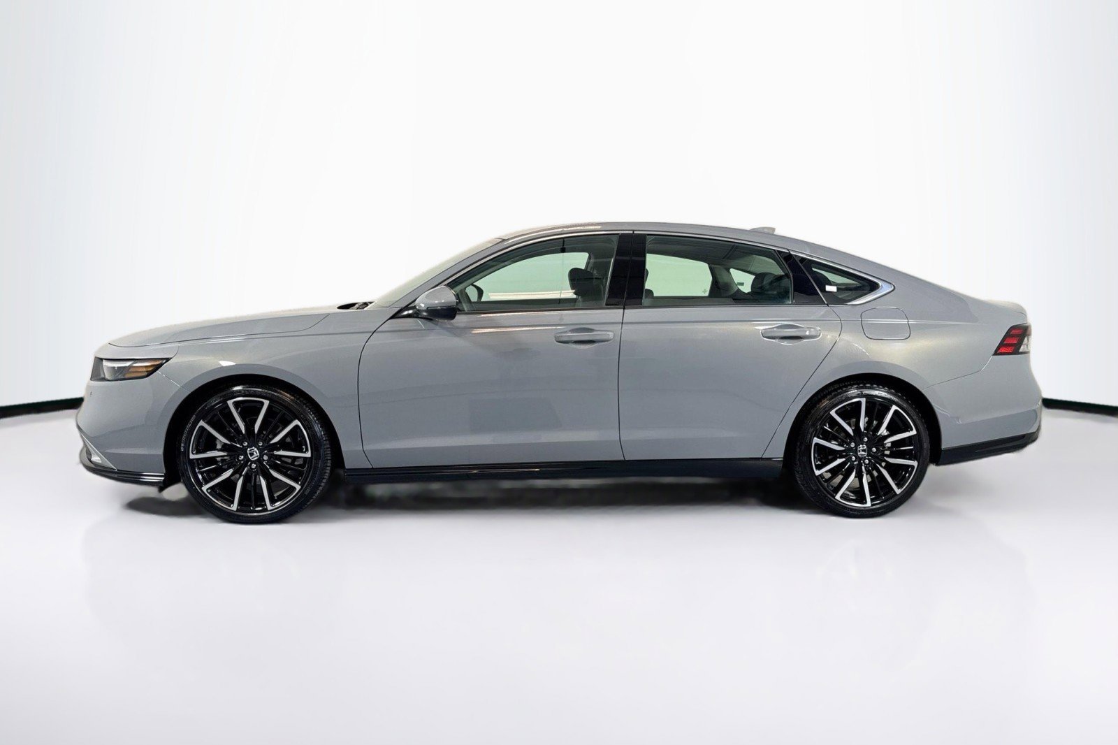 Used 2025 Honda Accord Touring image 8