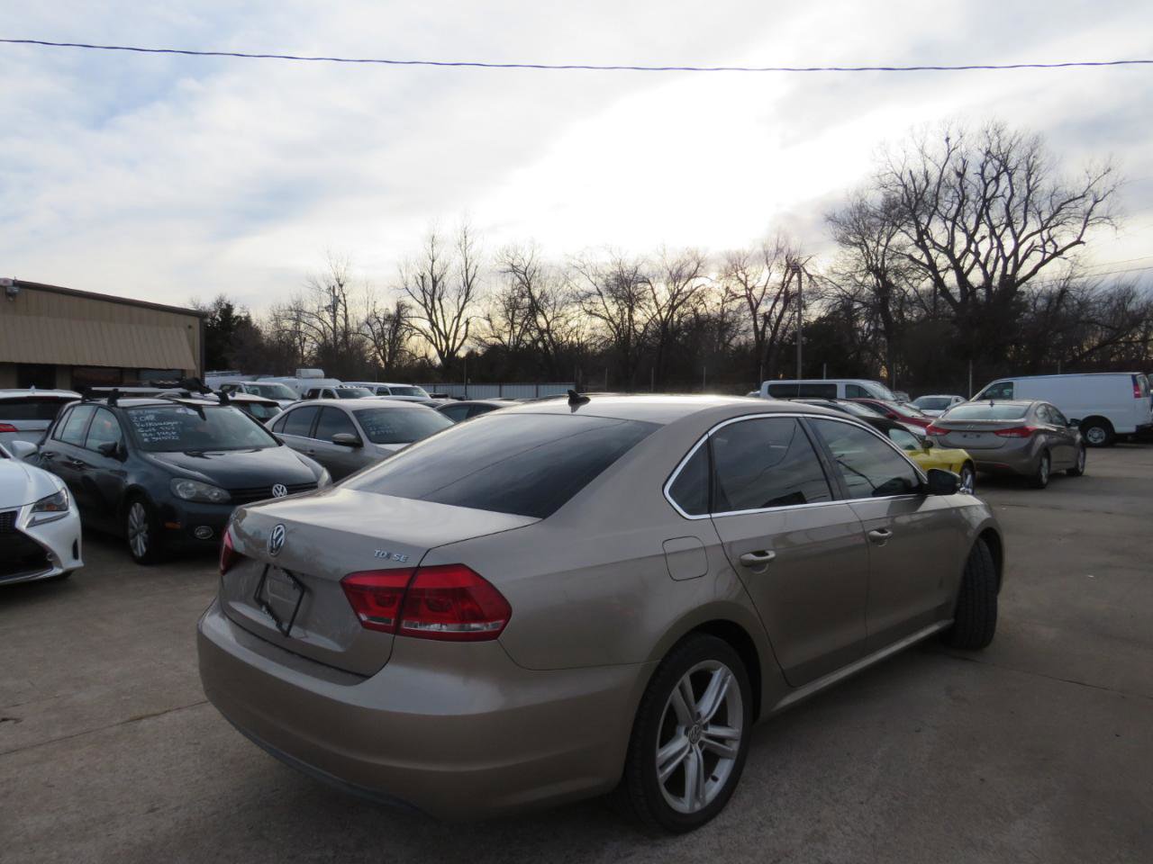Used 2015 Volkswagen Passat TDI SE FWD image 5