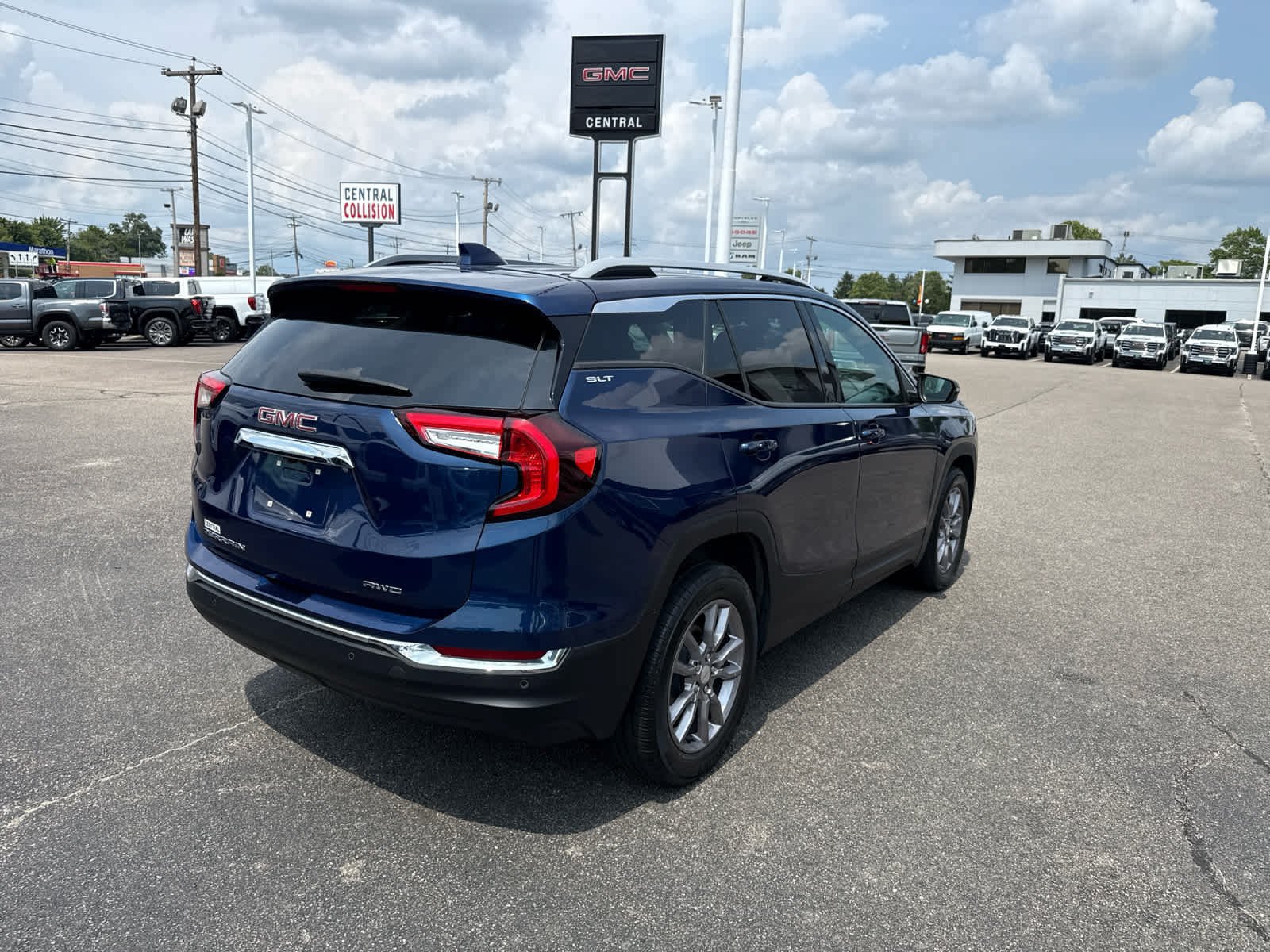 Certified 2022 GMC Terrain SLT AWD/4WD image 5
