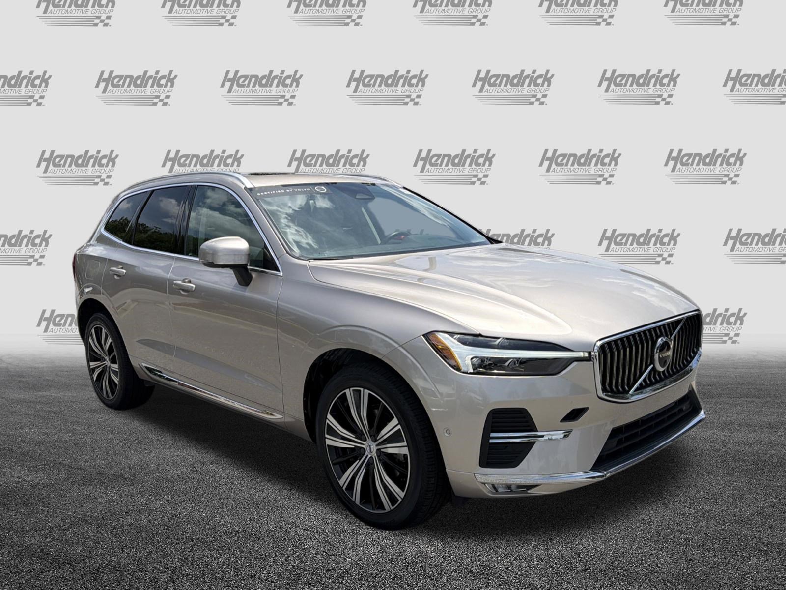 Certified 2023 Volvo XC60 B5 Plus AWD/4WD image 2