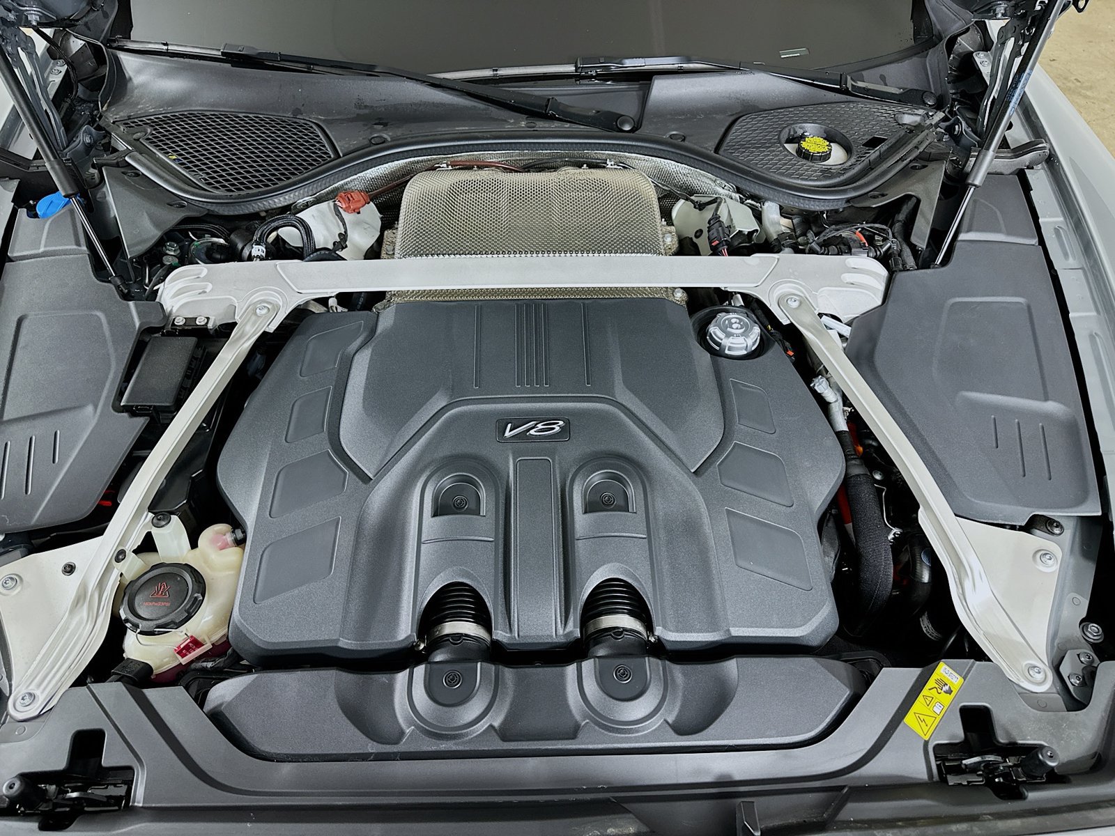 New 2026 Bentley Flying Spur V8 AWD/4WD image 16