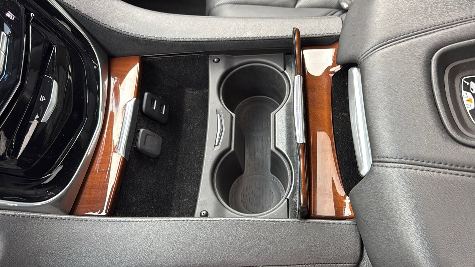 Used 2018 Cadillac Escalade Luxury image 23