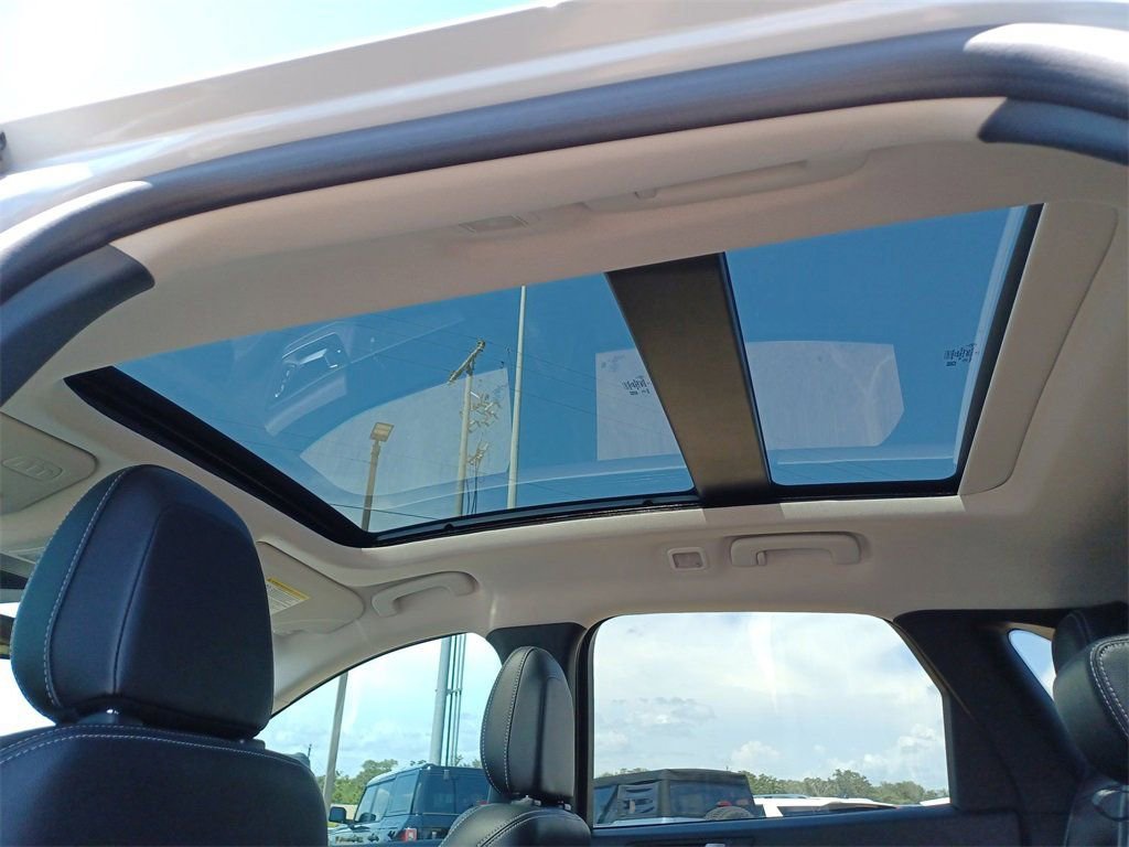 New 2025 Ford Escape Platinum w/ Premium Technology Package FWD image 13