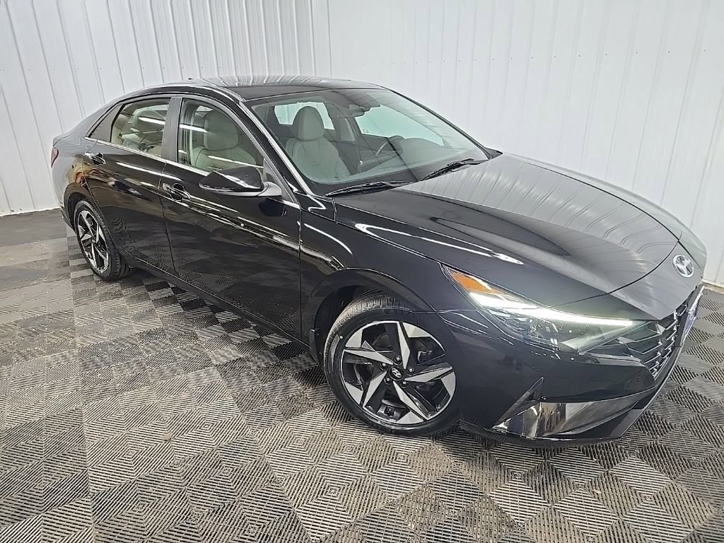 Used 2023 Hyundai Elantra Limited FWD image 4