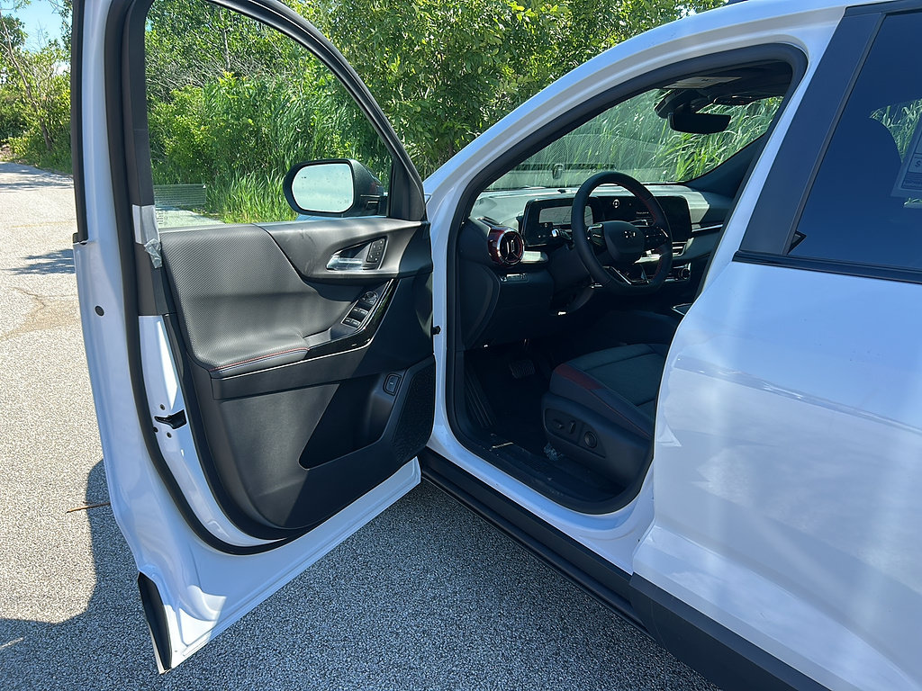 New 2026 Chevrolet Equinox RS w/ Convenience Package III AWD/4WD image 14