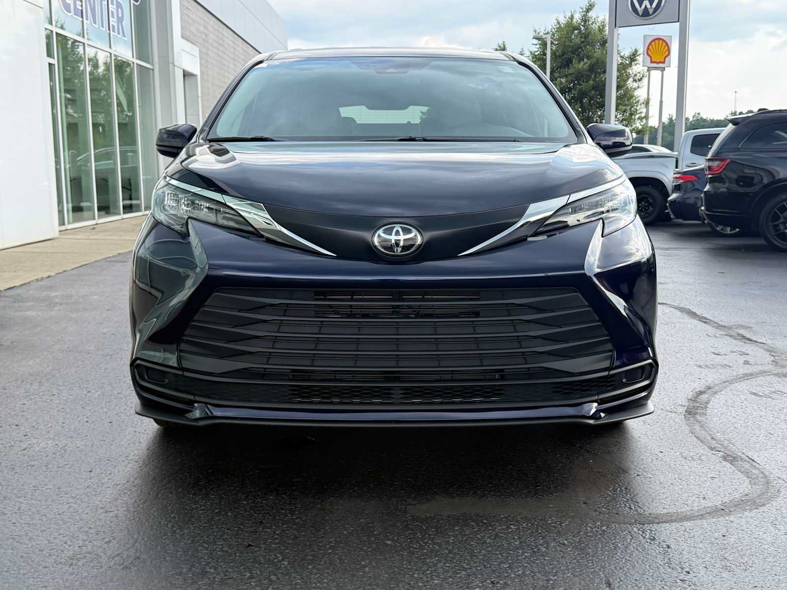 Certified 2026 Toyota Sienna LE AWD/4WD image 2