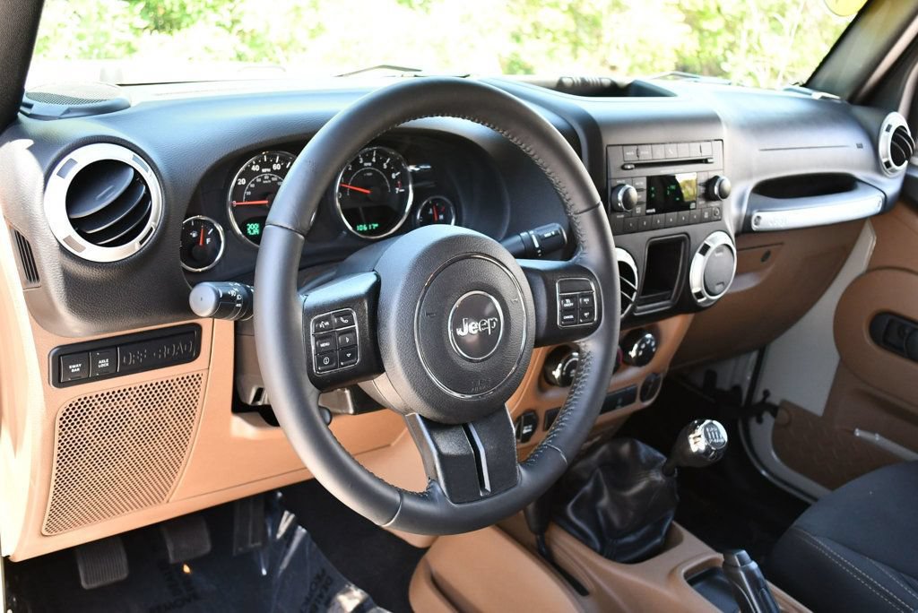 Used 2018 Jeep Wrangler Unlimited Rubicon w/ Connectivity Group AWD/4WD image 49