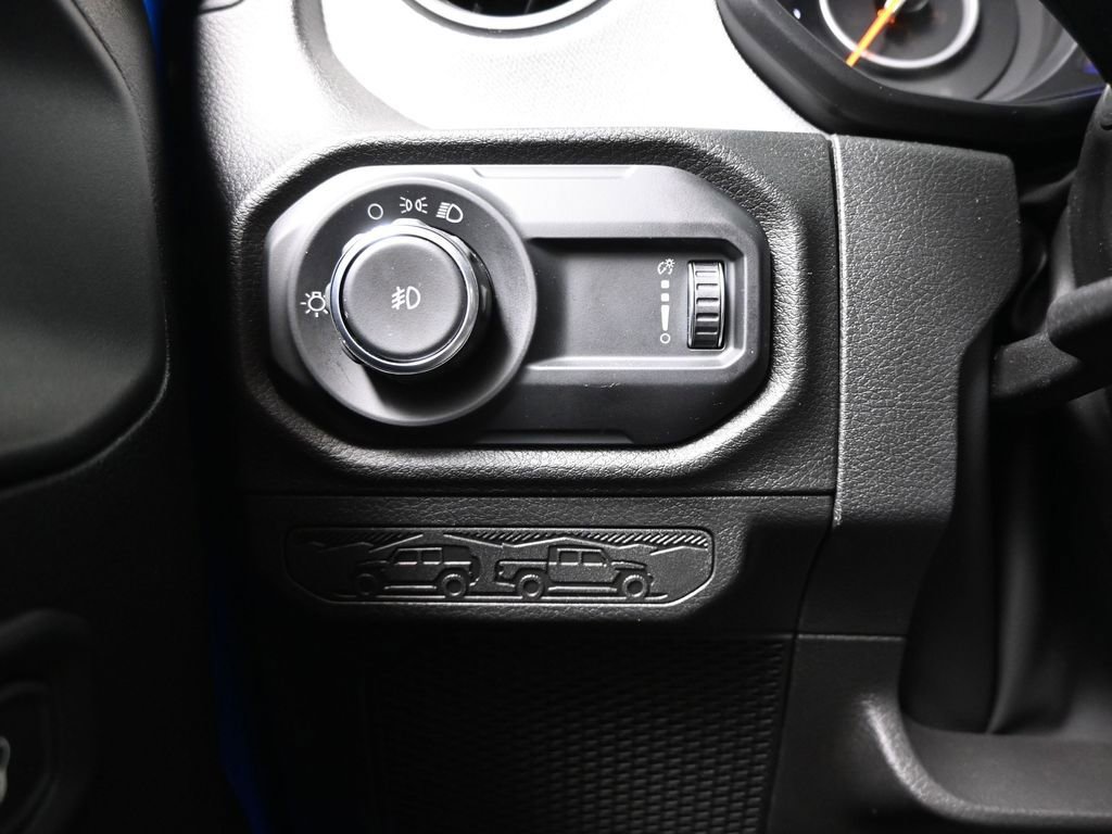 Used 2025 Jeep Wrangler Sport image 23