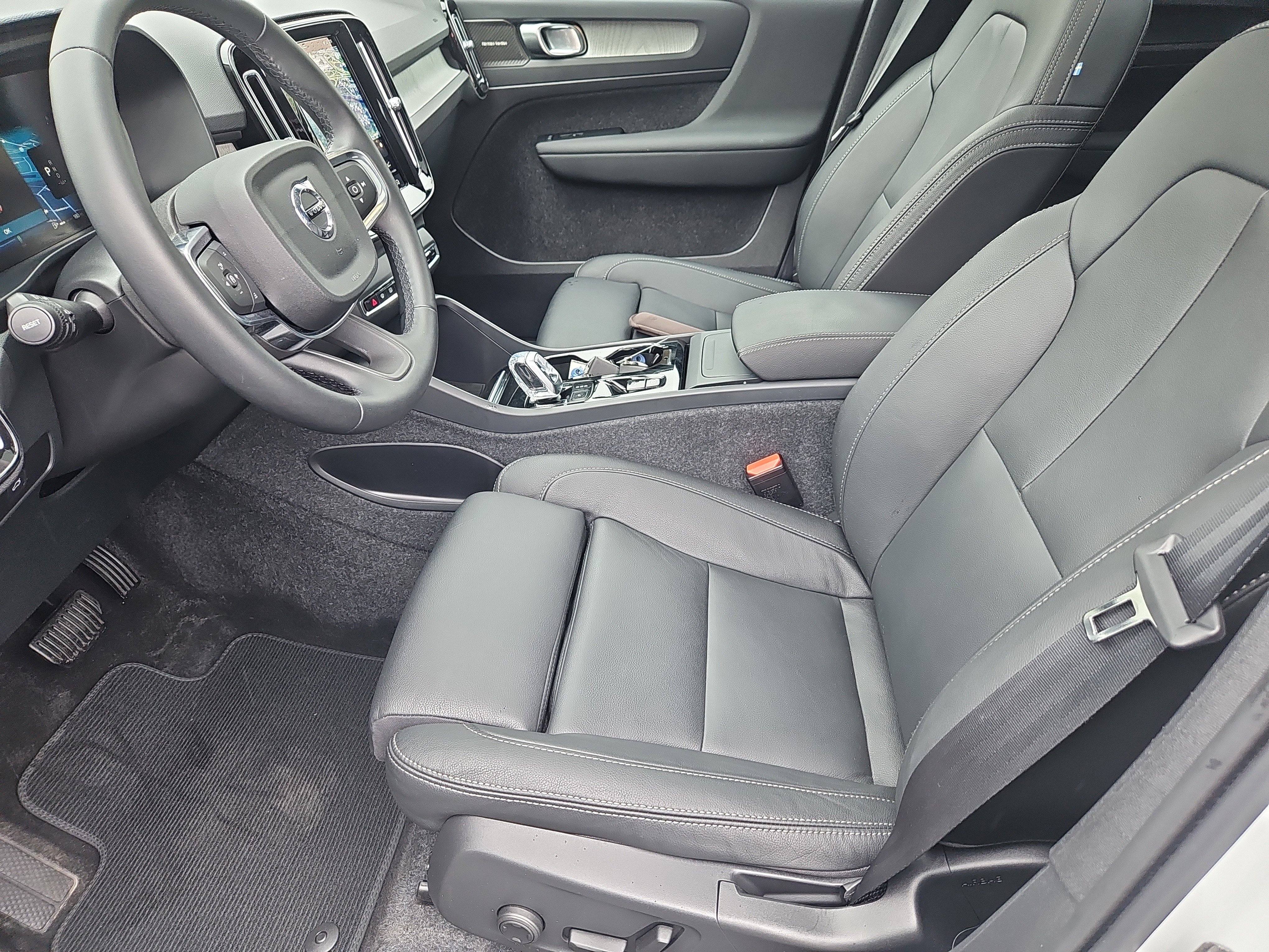 Used 2025 Volvo XC40 B5 Ultra w/ Protection Package Premier AWD/4WD image 33
