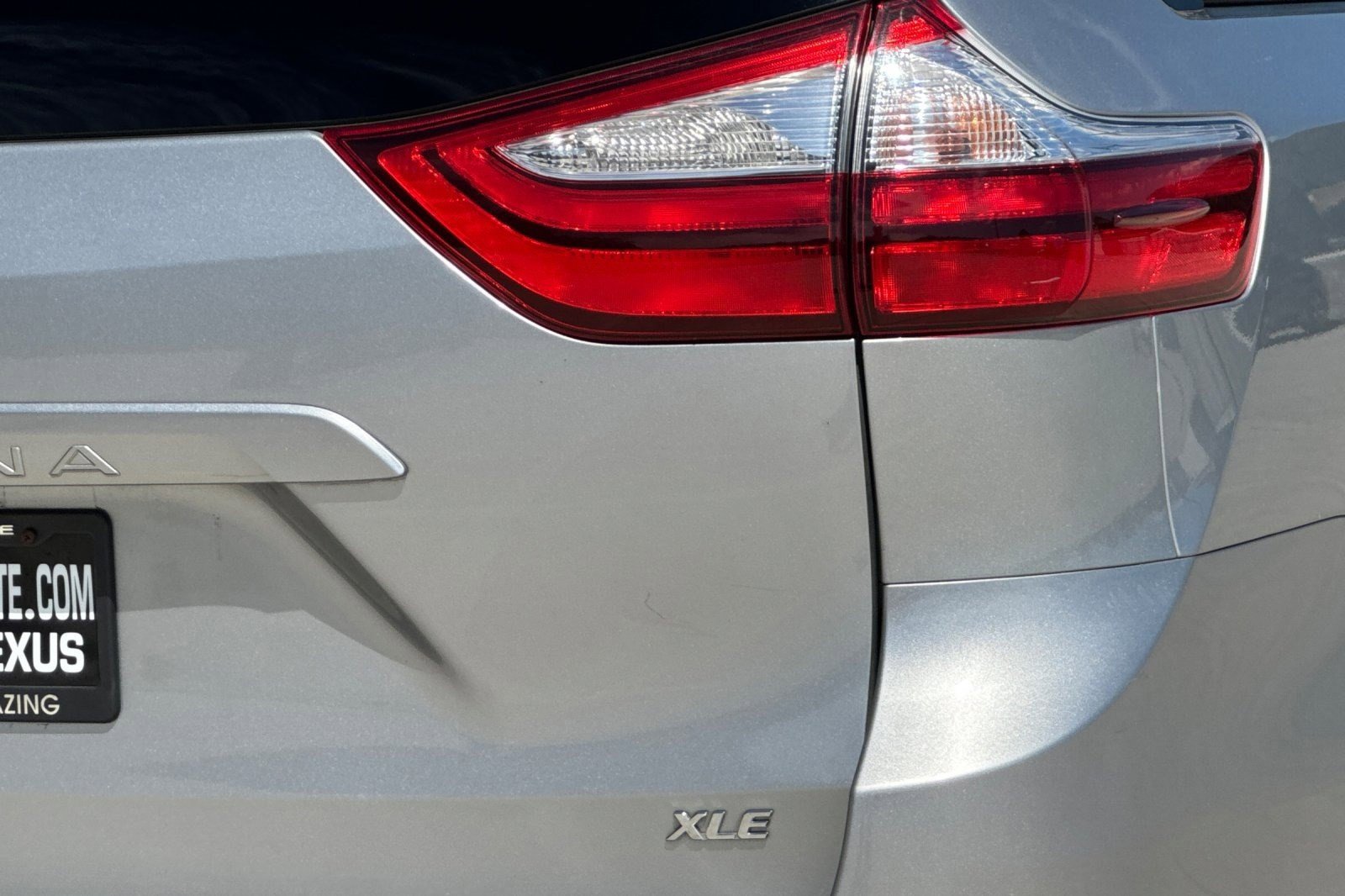 Used 2018 Toyota Sienna XLE FWD image 12