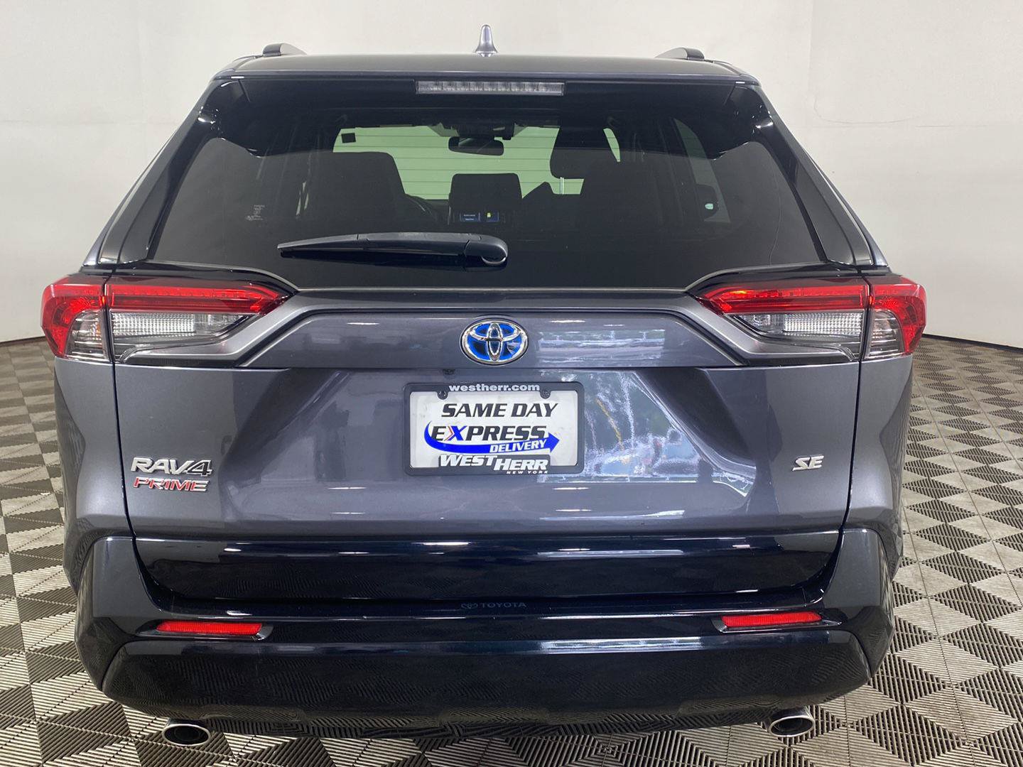 Used 2021 Toyota RAV4 SE w/ Weather & Moonroof Package AWD/4WD image 5