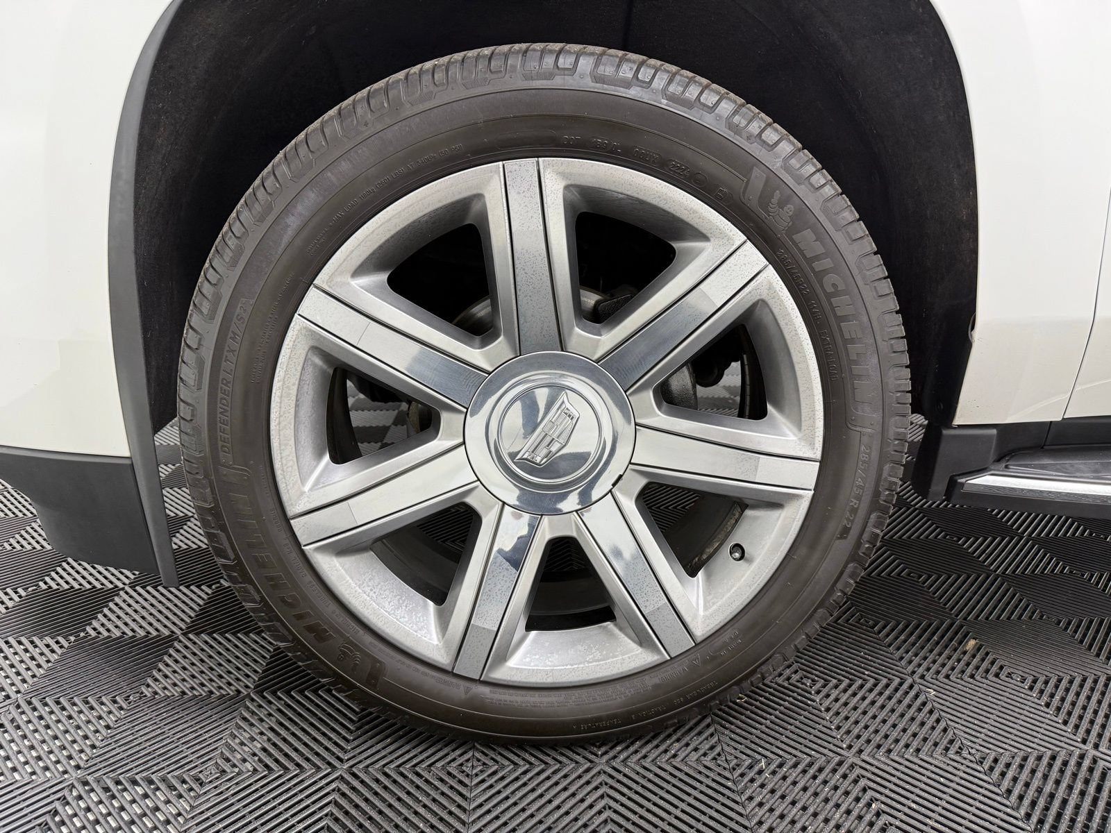 Used 2019 Cadillac Escalade ESV Luxury AWD/4WD image 10