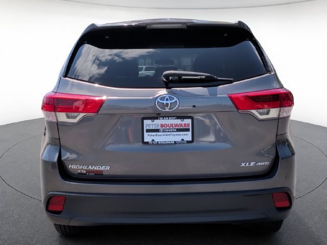 Used 2017 Toyota Highlander XLE AWD/4WD image 4