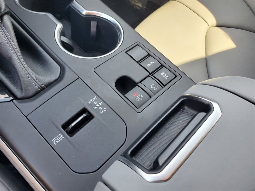 Used 2023 Toyota Highlander XLE image 36