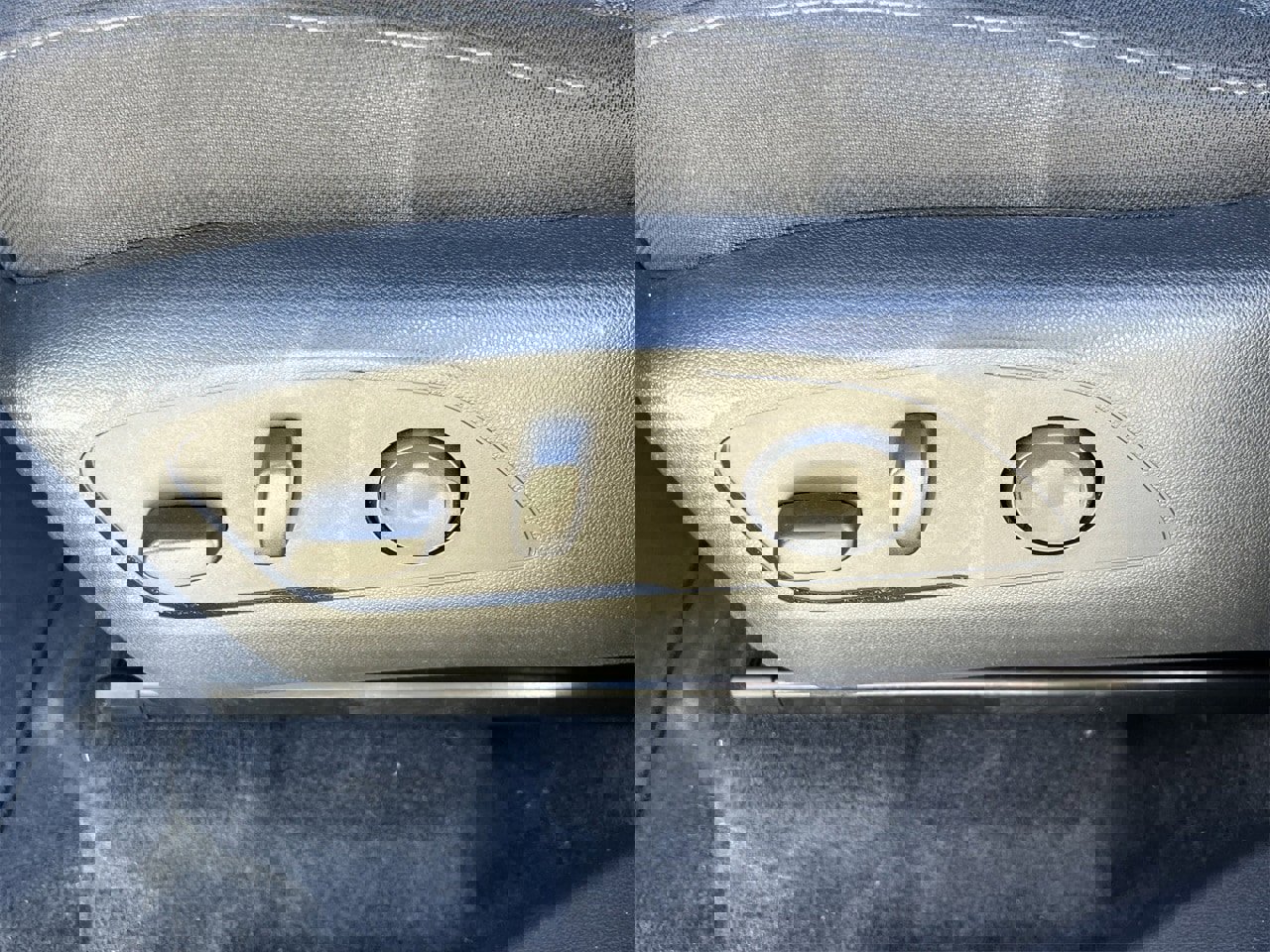 Used 2025 GMC Acadia Elevation image 22