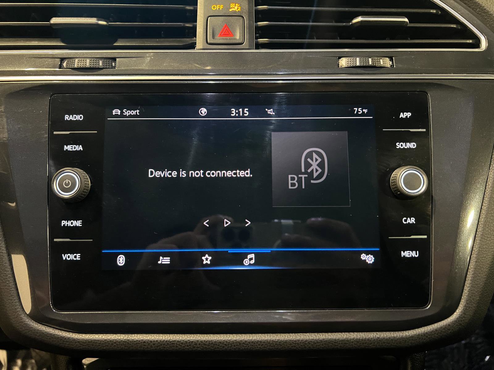 Used 2023 Volkswagen Tiguan SE image 17