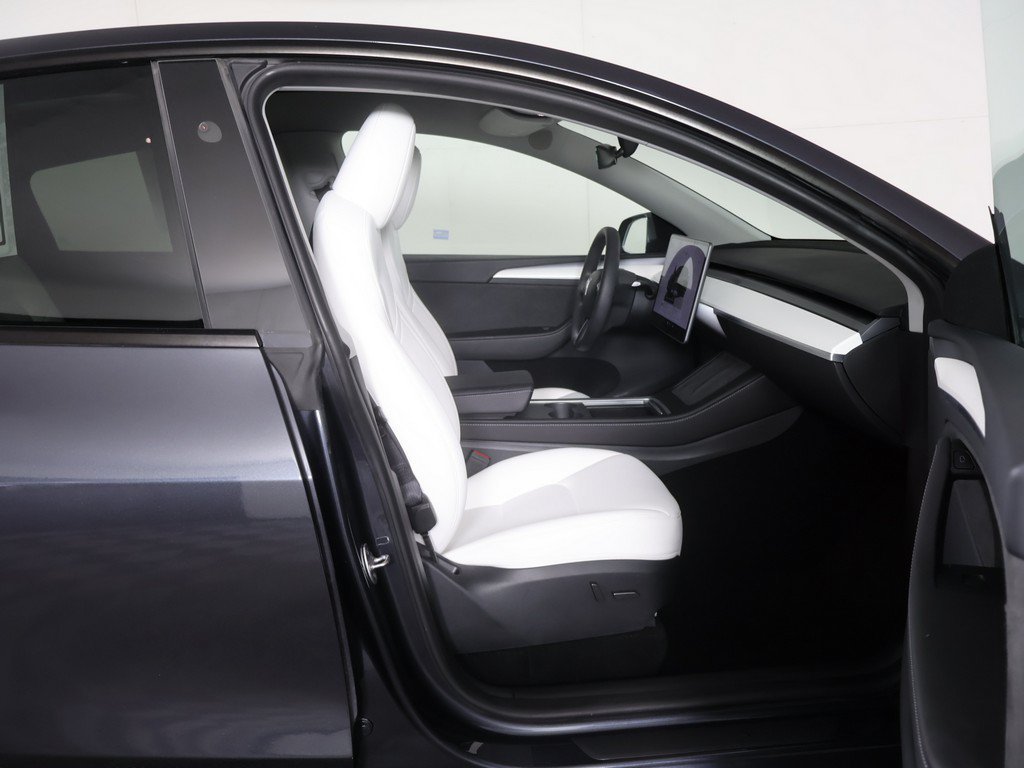 Used 2024 Tesla Model Y Long Range AWD/4WD image 34