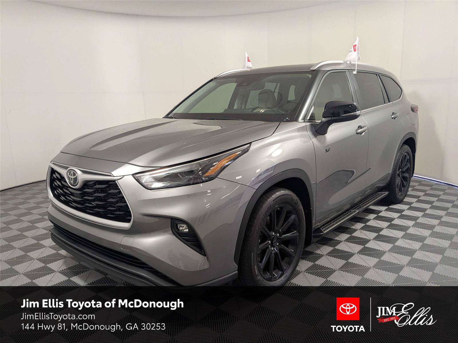 Certified 2025 Toyota Highlander XLE FWD image 1