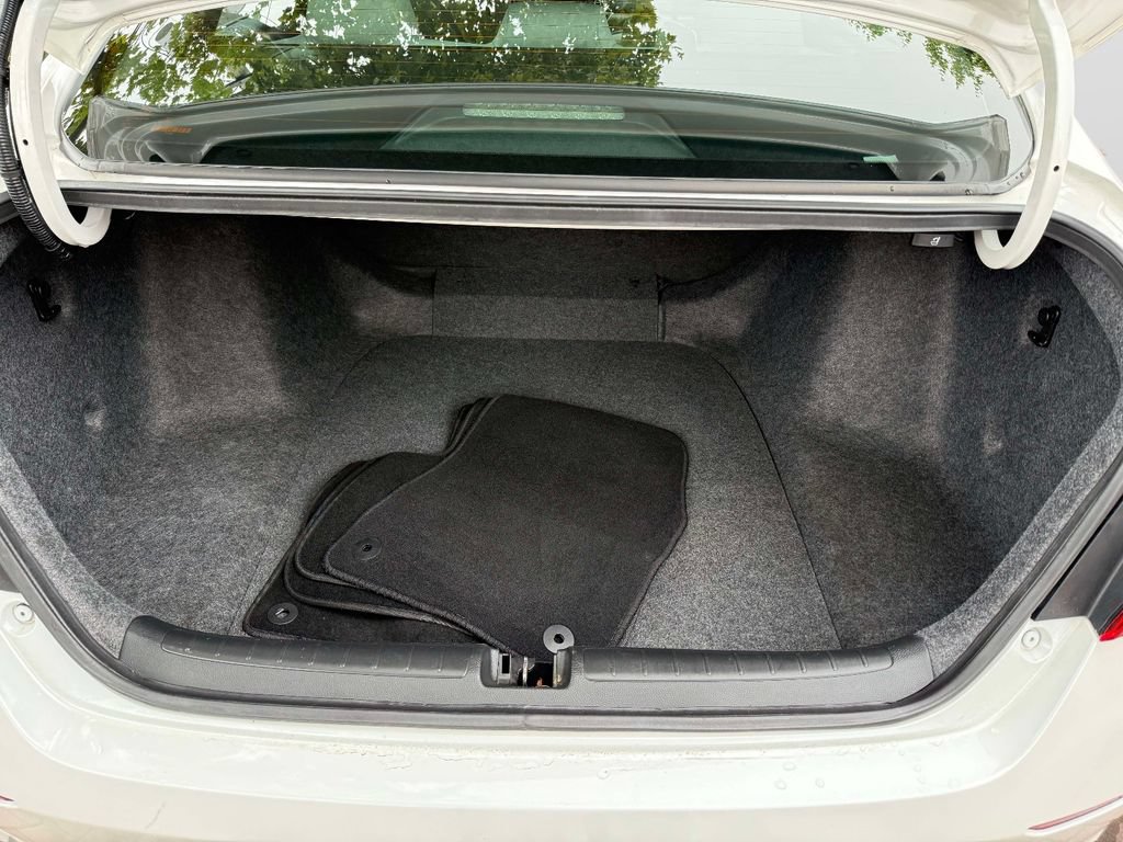 Used 2018 Honda Accord LX image 8